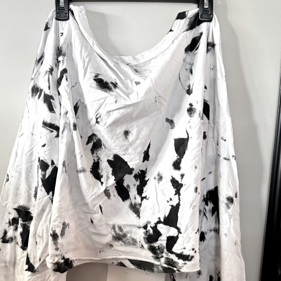 Majestic Women's White Black Brooklyn  Tie-Dye Crop V-Neck Long Sleeve T-shirt - Picture 7 of 7